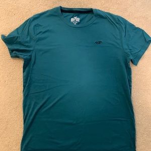 Hollister must have collection medium green tee shirt great condition